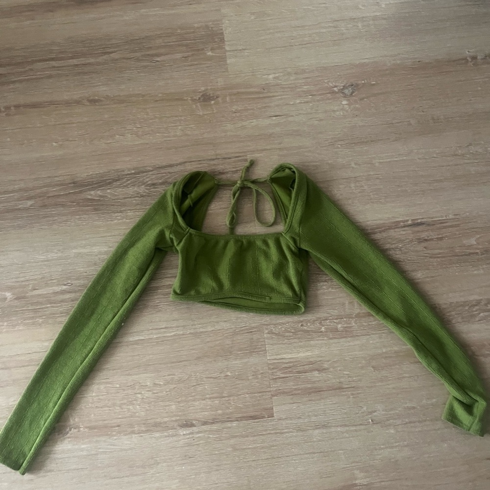 PrettyLittleThing Round Neck Long Sleeve